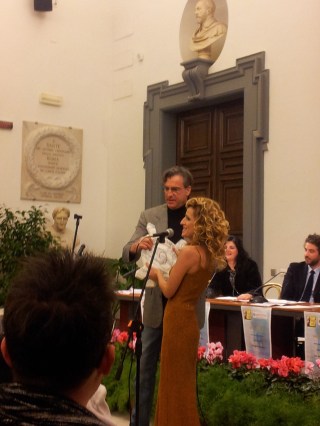 MAX TORTORA premia ANNALISA FAVETTI - premiovincenzocrocitti 2013